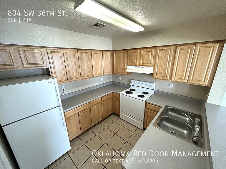 804 SW 36th St — Photo 10