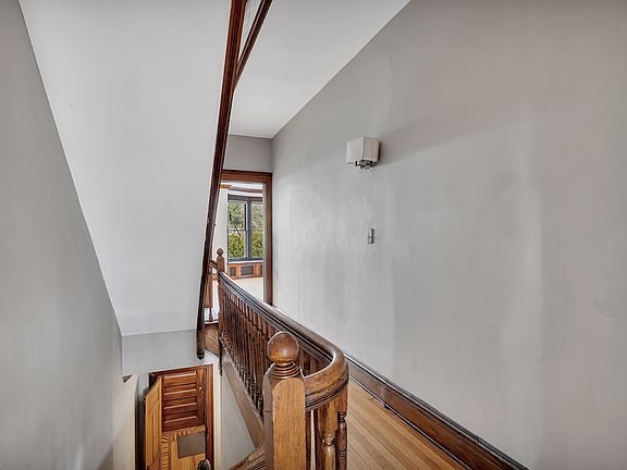 3rd image of 141 Eagle St #1