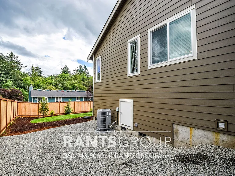 5212 Marian Dr NE — Photo 37
