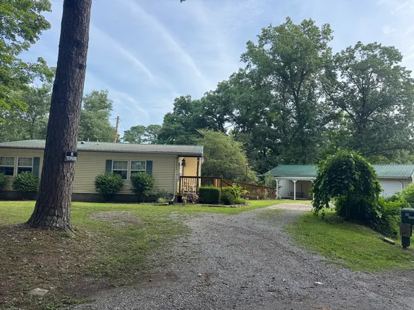 108 Robin Dr, Benton, IL 62812