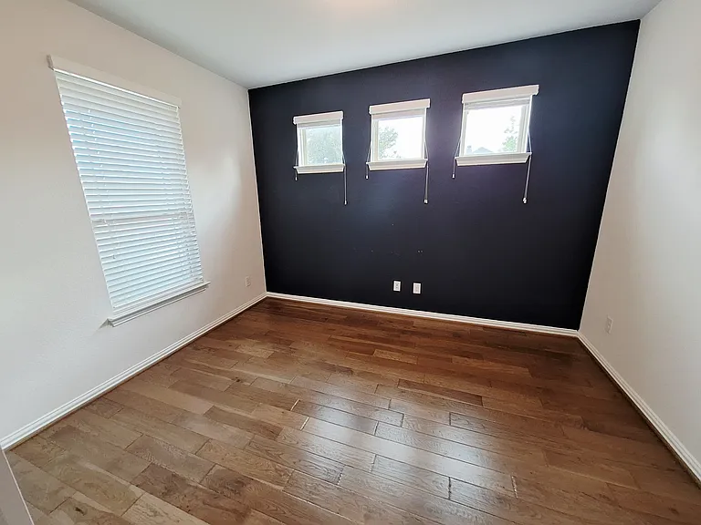 5900 Bucine Cv — Photo 6