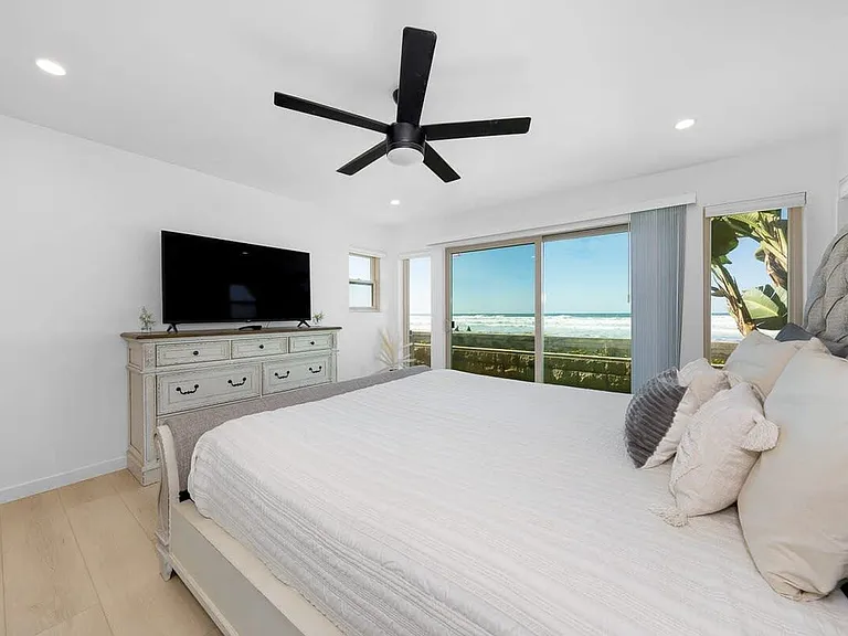 3901 Ocean Front Walk — Photo 3