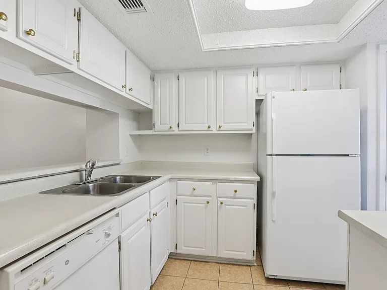 Winding Creek Apartments — Photo 24