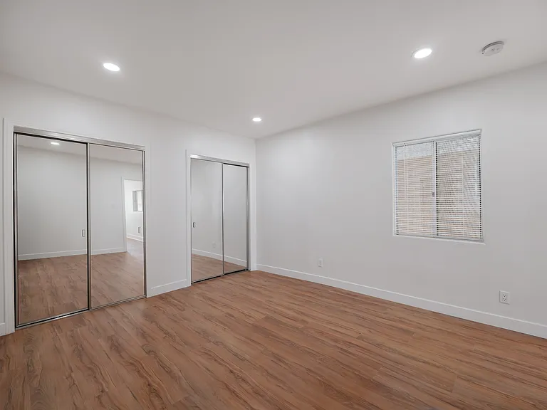121 S Lotus Ave — Photo 11