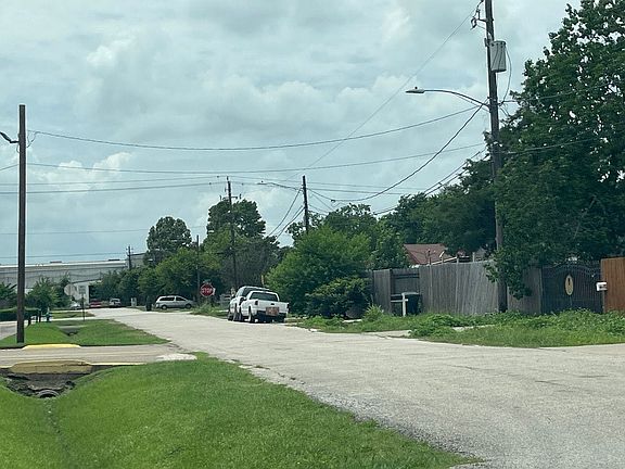 5th image of 9023 Tite St