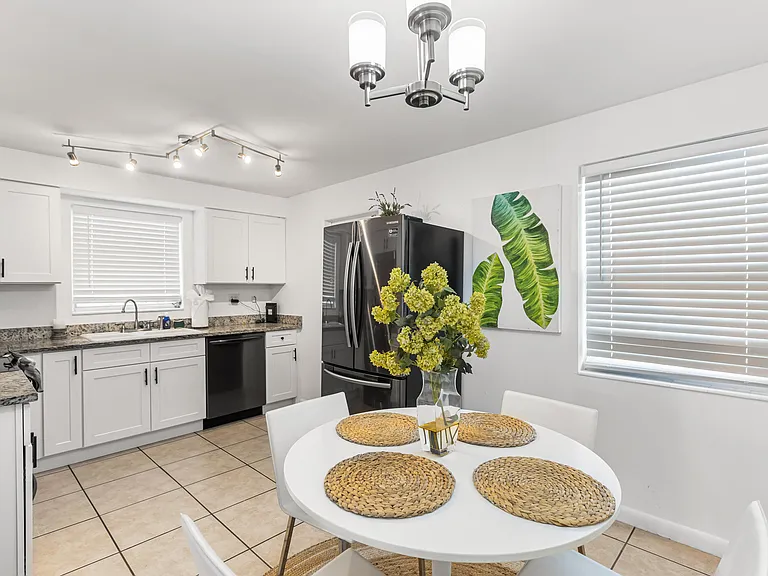 2191 Thomasson Dr — Photo 5