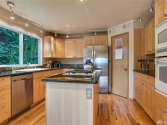 5th image of 2112 179th Ct NE