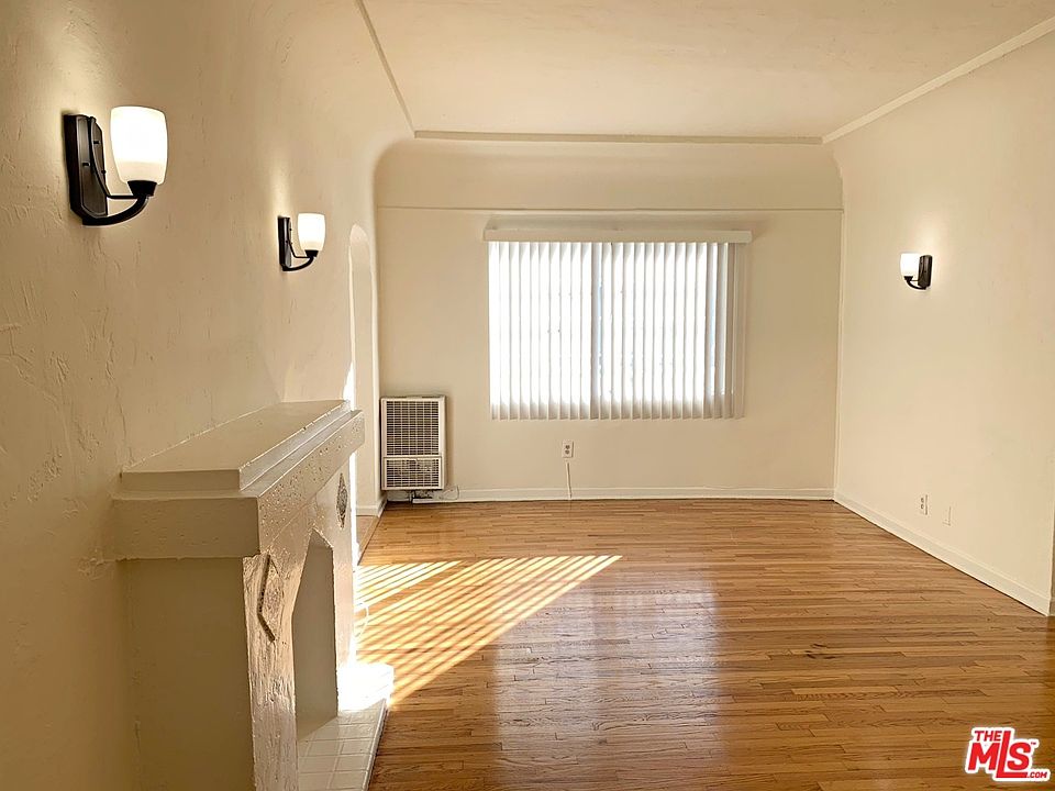 1st image of 654 S Dunsmuir Ave #102A