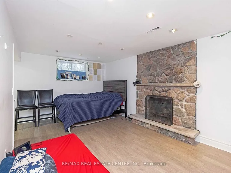 1172 Queens Ave — Photo 7