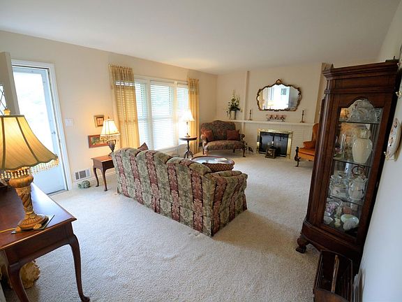 5th image of 4700 Walden Dr