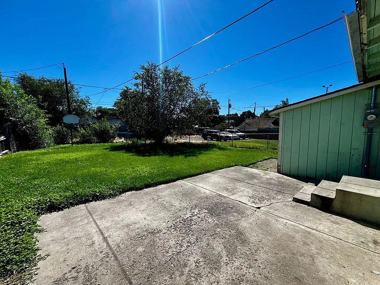 803 S 14th Ave — Photo 17