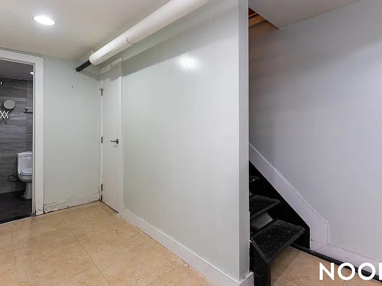 86 Menahan St #1R — Photo 15