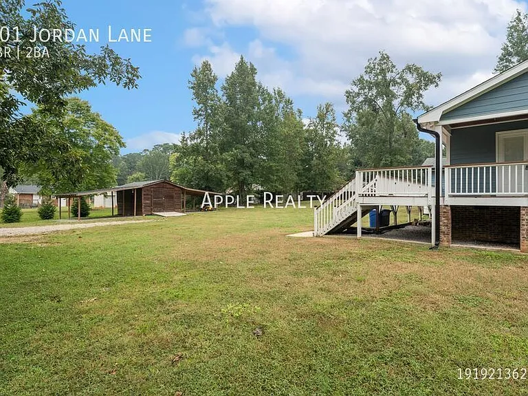 101 Jordan Ln — Photo 18