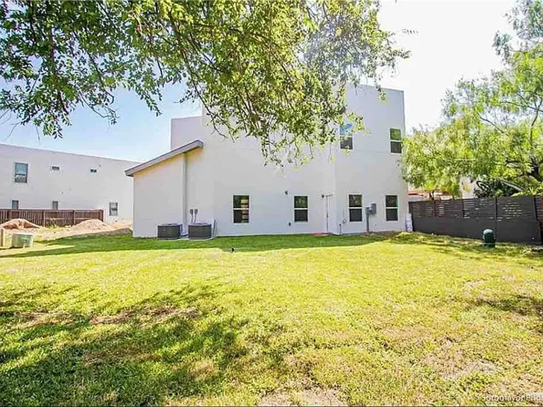 2303 S 42nd Ln — Photo 20