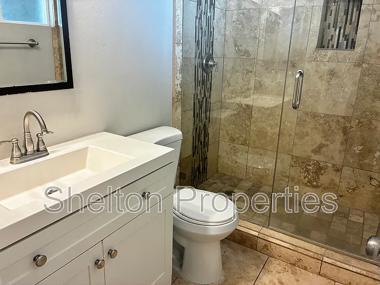 1041 W 18th St — Photo 19