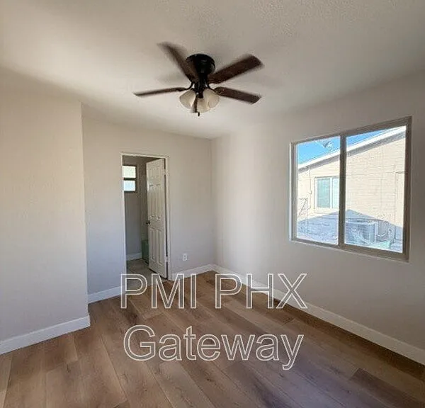 145 E Stewart St — Photo 7