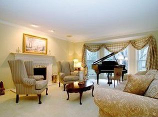 4 Bridlewood Ln, Northfield, IL 60093