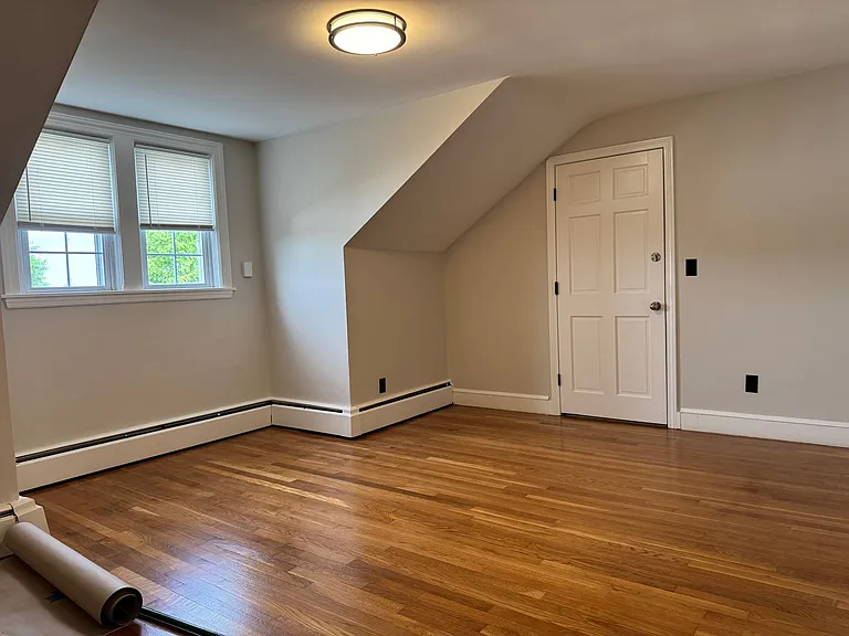 24 Pine St — Photo 3