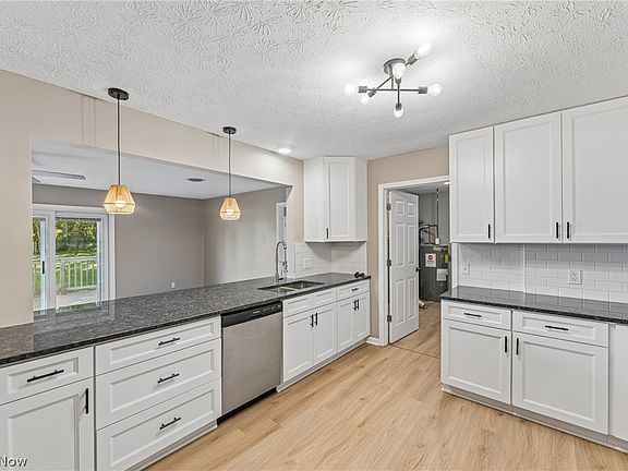 4th image of 7855 Lake Rd