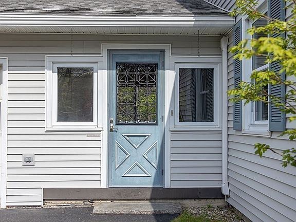 4th image of 142 Spruce Hill Ave