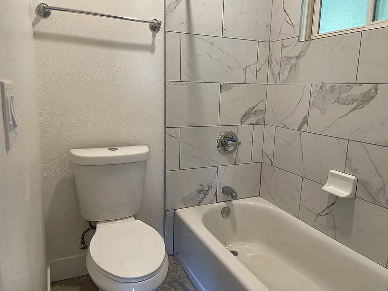 360 Oakland Ave — Photo 12