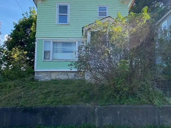 2 Valley St, Adams, MA 01220