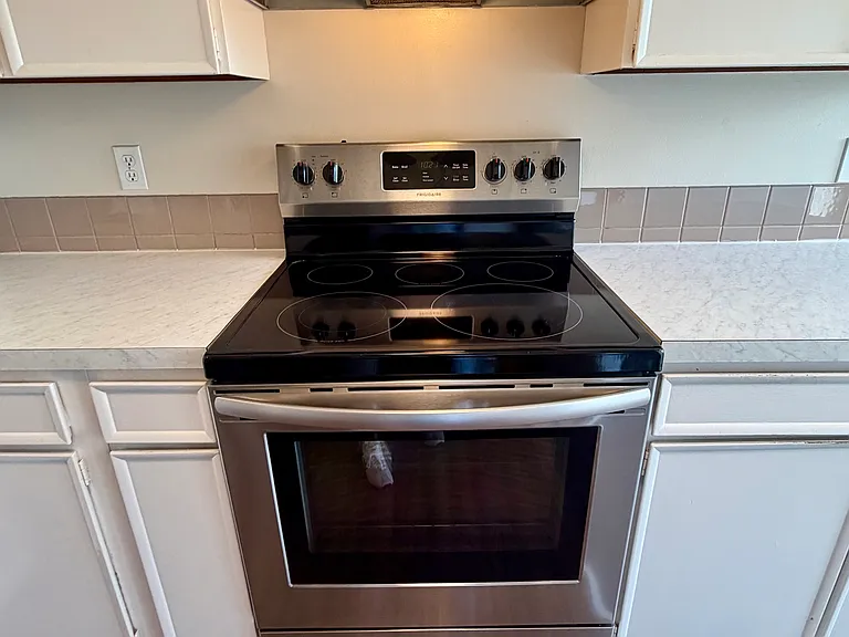 2663 Thorndyke Ave W #201 — Photo 10