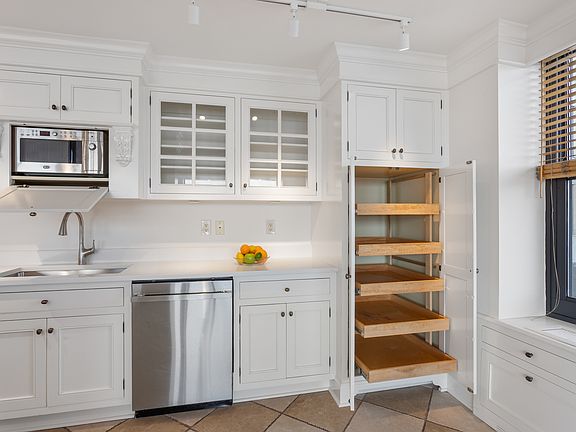 5th image of 3440 N Lake Shore Dr APT 5A