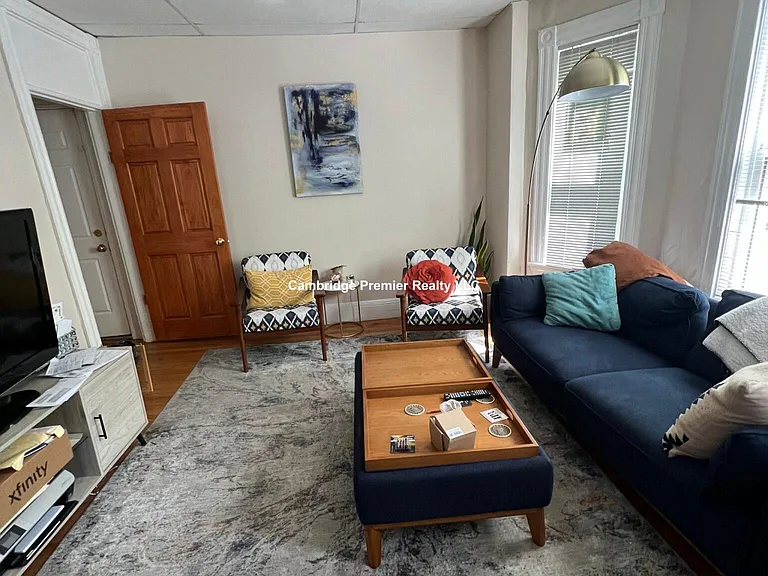 279 Pearl St #3 — Photo 2