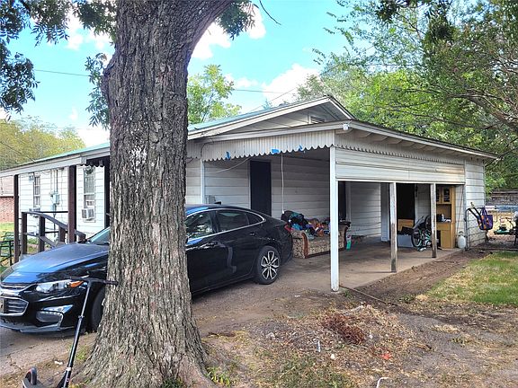 3rd image of 1818 E Booth St