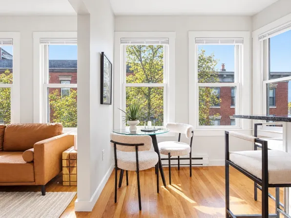 32 Grove St APT 8, Boston, MA 02114