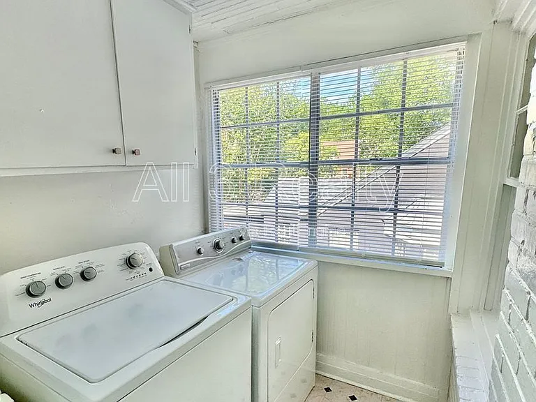 440 E Fairview Ave — Photo 17