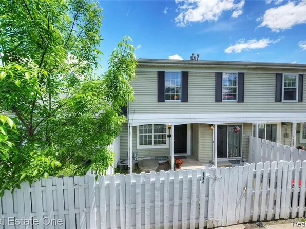 8542 Spinnaker Way, Ypsilanti, MI 48197