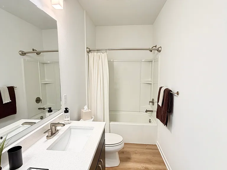 445 SW 12th St — Photo 9