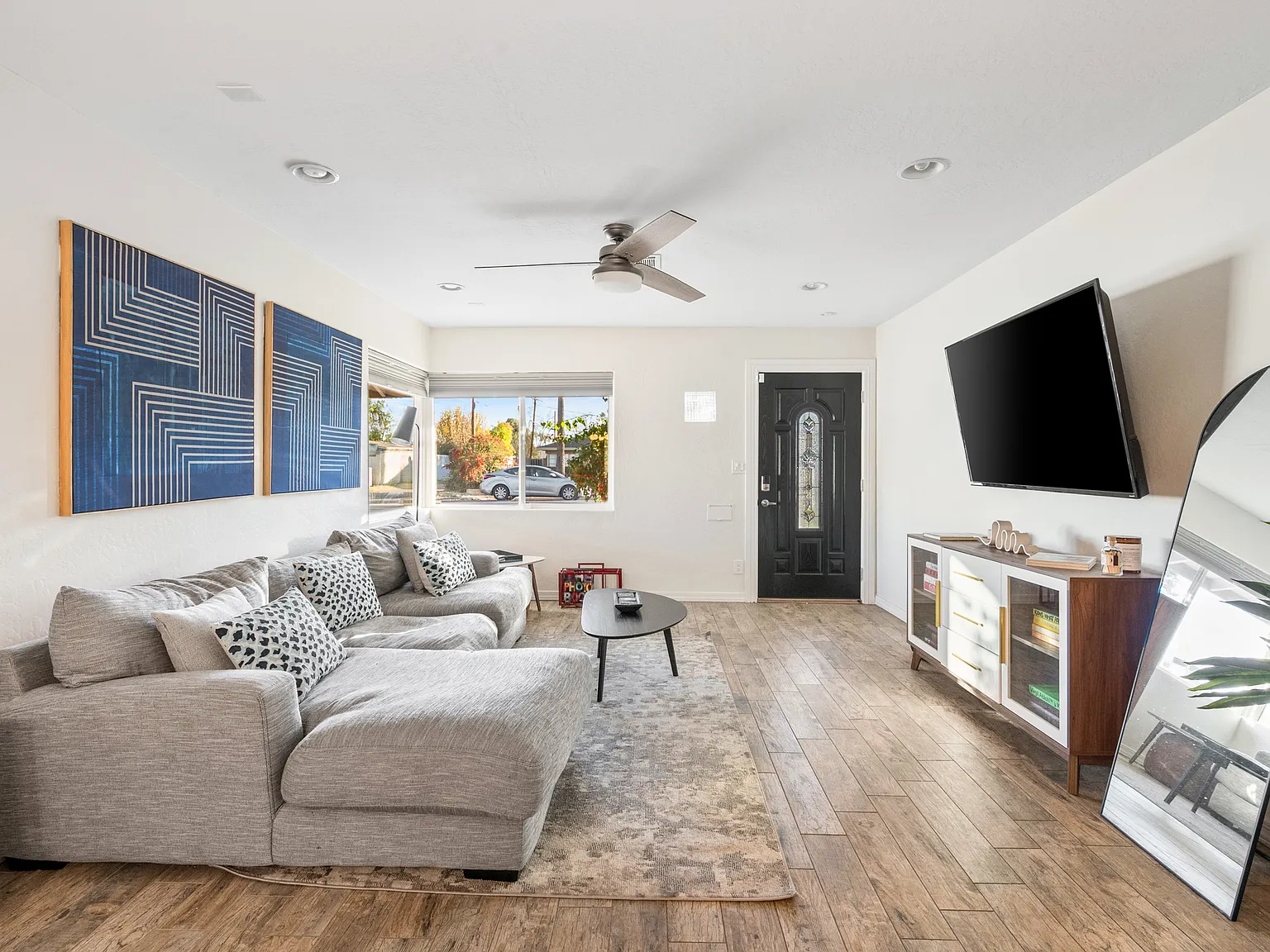 1716 W Berridge Ln — Photo 4