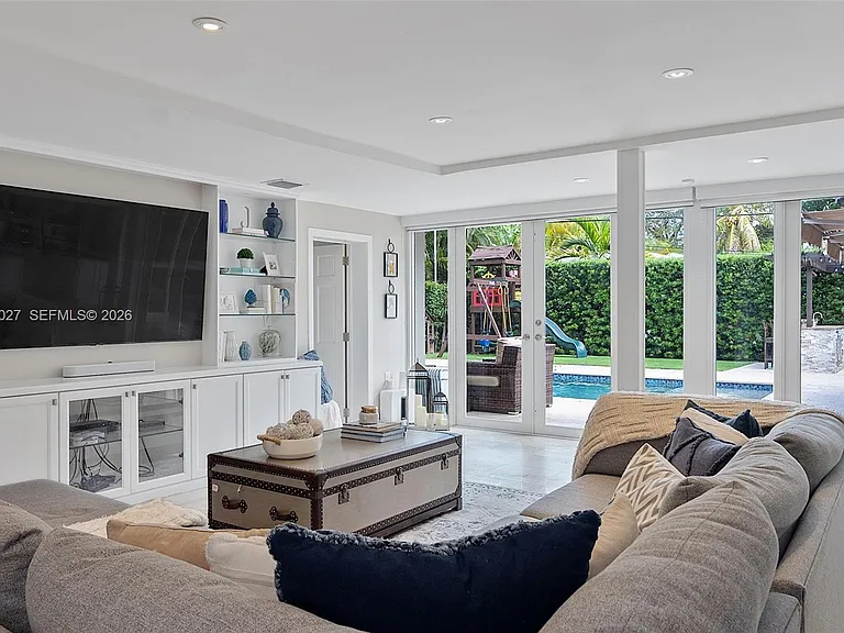 4750 Alhambra Cir — Photo 23