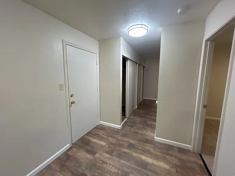 2941 Marconi — Photo 23