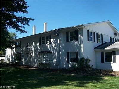 2nd image of 7 Meadowlawn Dr Unit 24