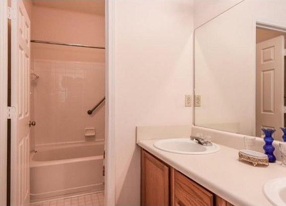 3rd image of 610 Vinings Forest Ct SE #610