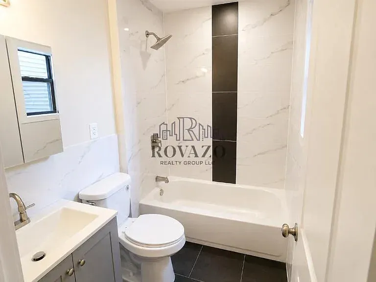 4 bed, 1.0 bath, 950 sqft, $2,500 — Photo 2