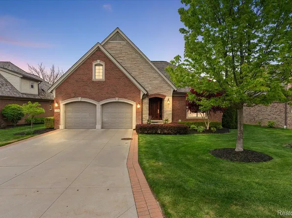 2570 Stoneykirk Ct, Rochester, MI 48306