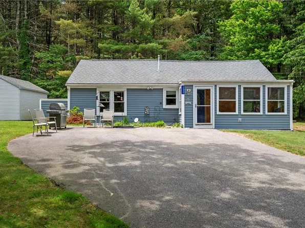 202 Round Top Rd, Burrillville, RI 02830