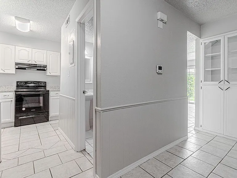 1402 Bill Carrol Dr — Photo 3