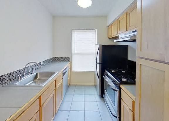 5th image of 801 Rio Grande St
