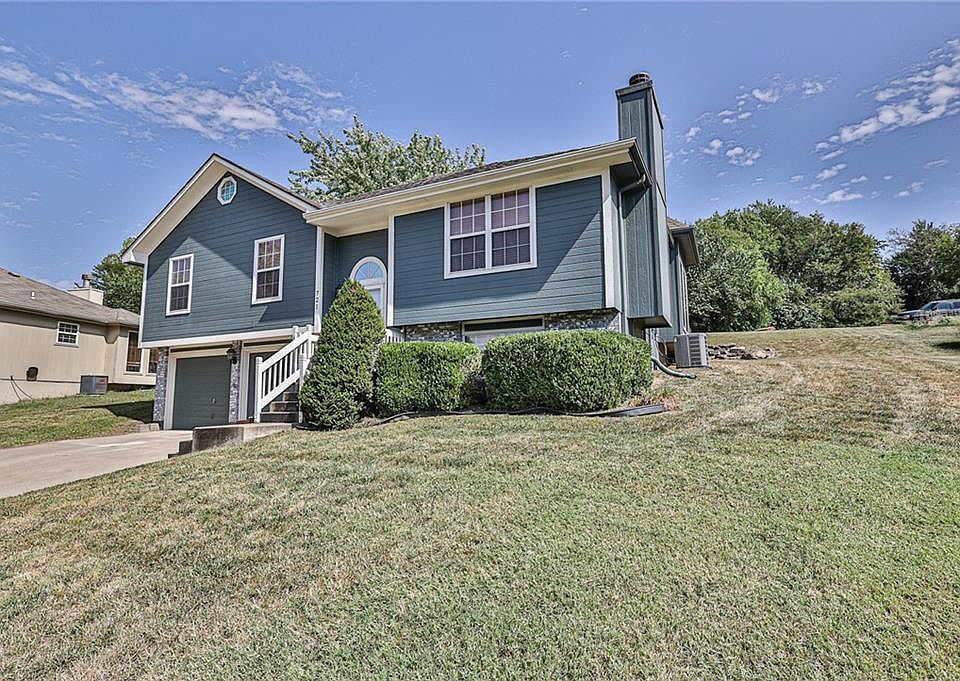 1st image of 721 SW Ginger Hill Dr