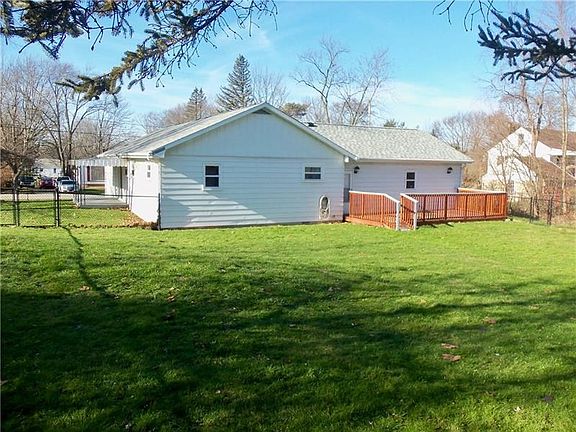 4th image of 498 Lyle Dr