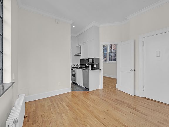 4th image of 127 E 69th St #Penthouse