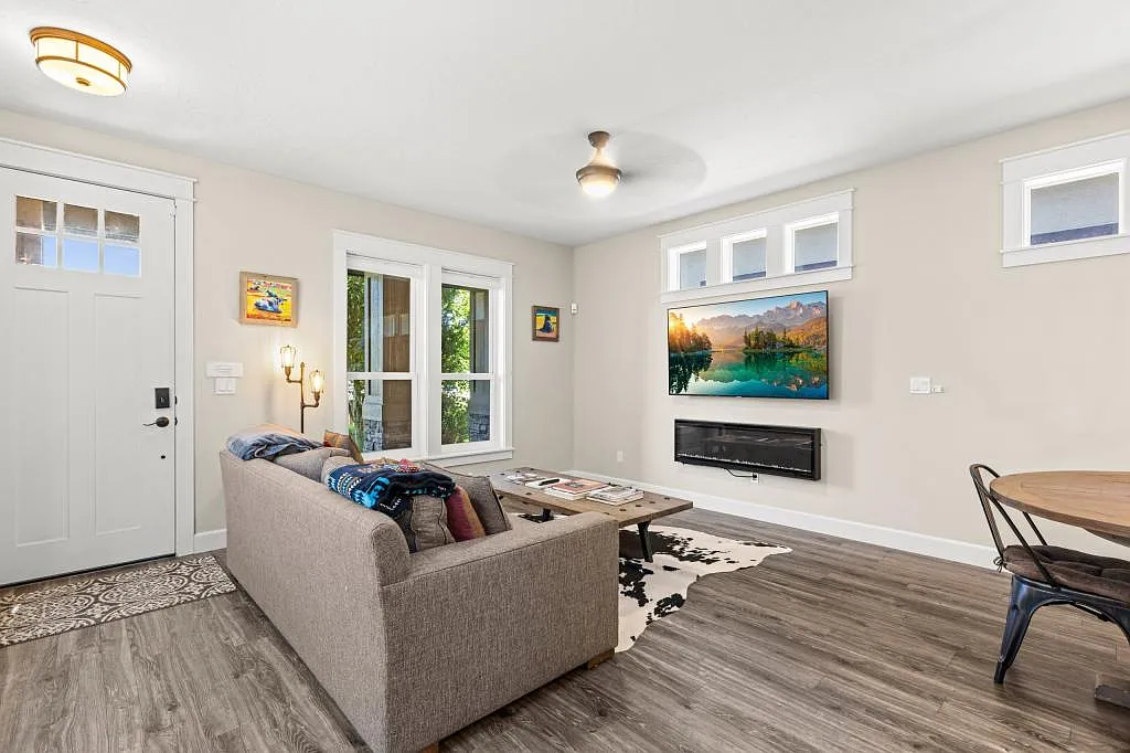 1322 S Longmont Ave — Photo 4
