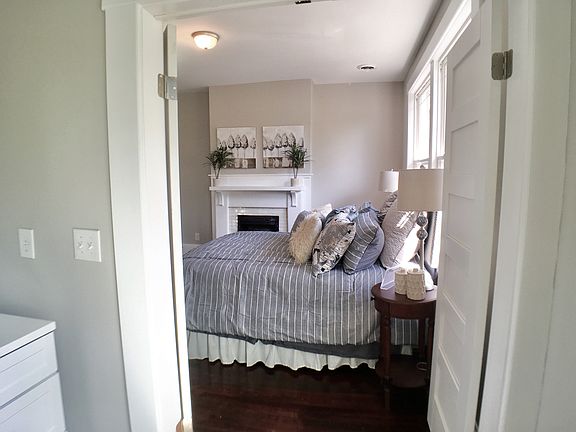 4th image of 3012 4th Ave