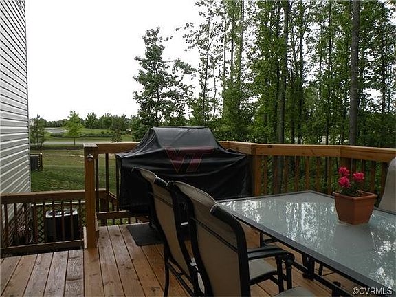 3rd image of 9453 Selborne Cir